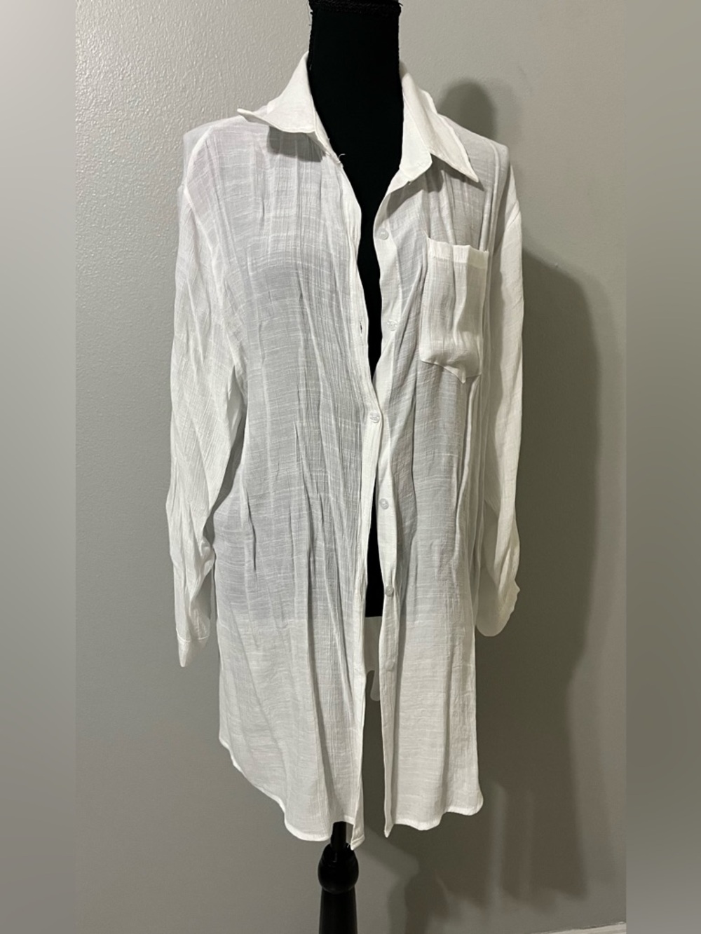 White bathing suit cover up. O/S (fits like a L) Pre-Owned Condition- Great